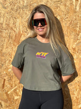 Cargar imagen en el visor de la galería, CROP-TOP - CONQUER THE WOD MILITARY GREEN
